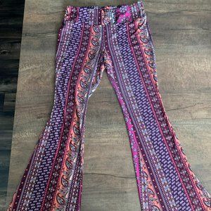 No Boundaries JR's Flare Leg Pull on Soft Pants multicolor Pink Paisley Size L